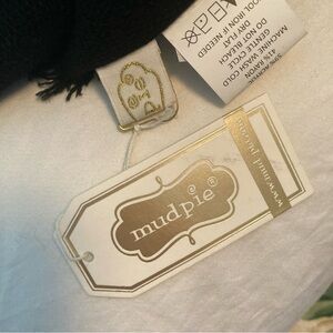 Mud Pie Black Ladies Scarf/Shawl